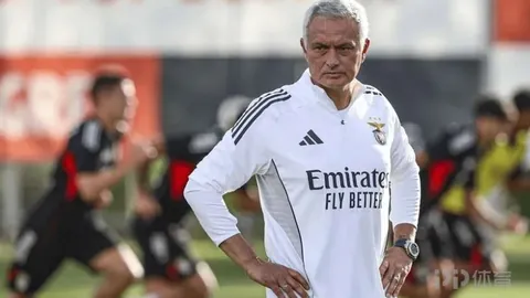 【独家爆料】下赛季风云再起！Deel携手阿森纳，卢旺达旅游局荣耀让位，新赞助战袍即将闪耀球场！